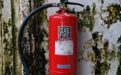 Het belang van brandveiligheid bij de opslag en het gebruik van chemische stoffen en brandbare materialen