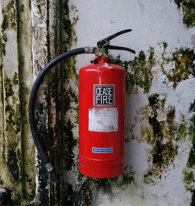 Het belang van brandveiligheid bij de opslag en het gebruik van chemische stoffen en brandbare materialen